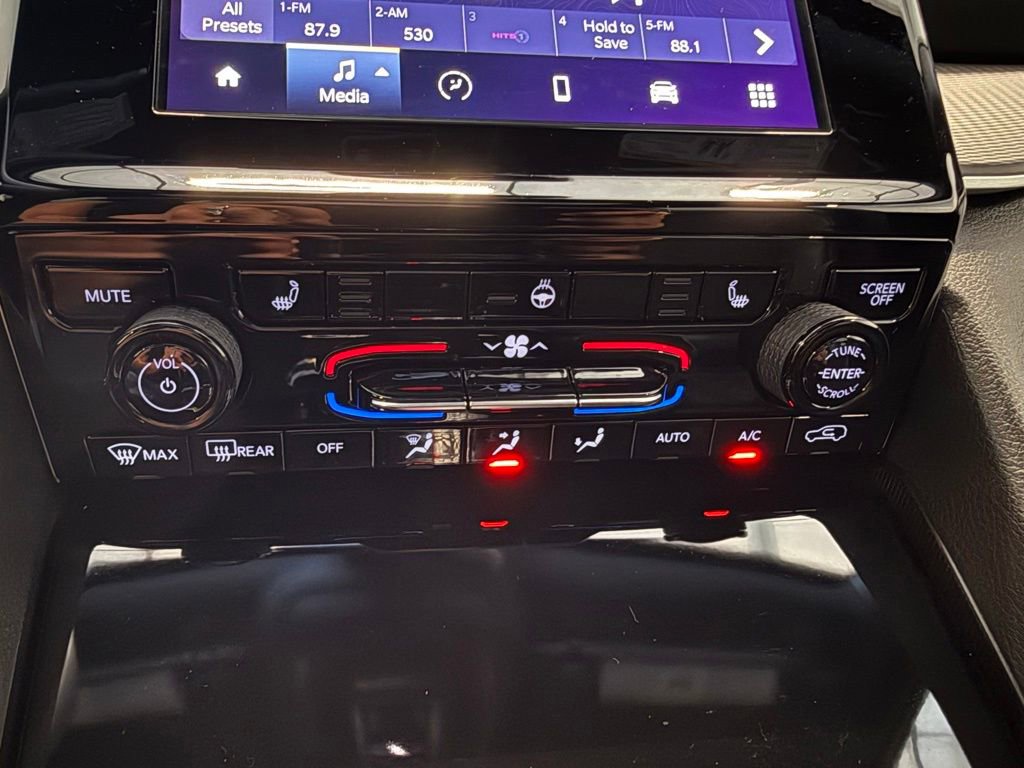 Used 2024 Jeep Grand Cherokee L Altitude AWD/4WD image 32