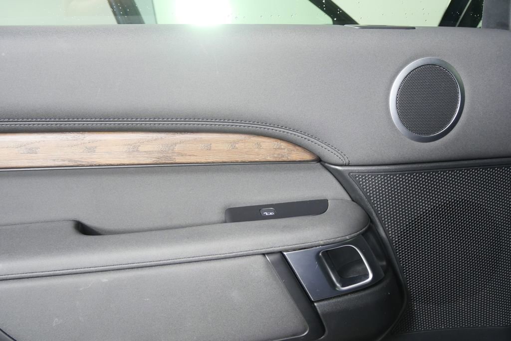Used 2019 Land Rover Discovery HSE AWD/4WD image 13