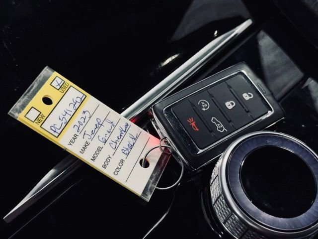 Used 2023 Jeep Grand Cherokee Altitude image 37