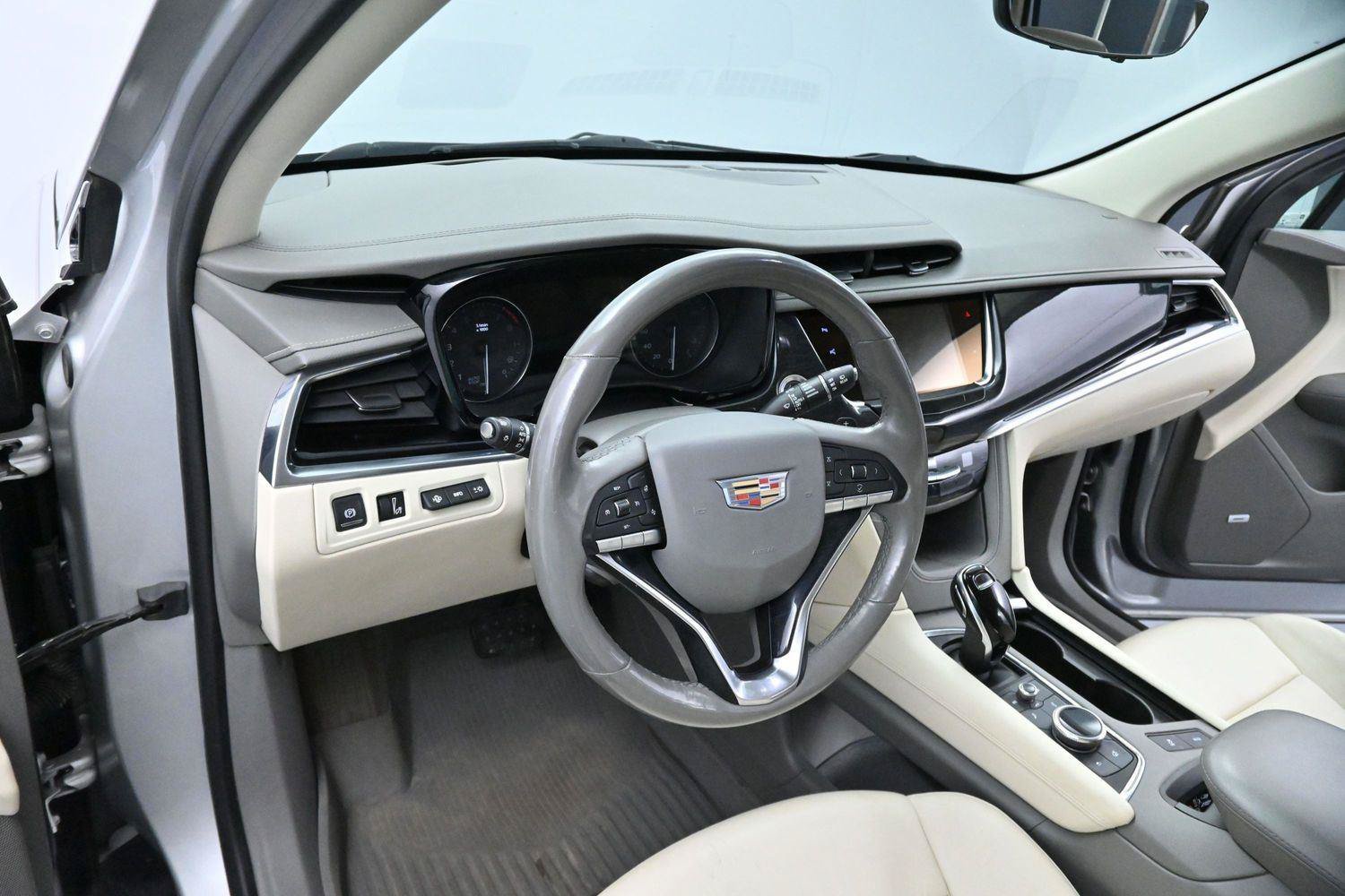 Used 2020 Cadillac XT6 Premium Luxury AWD/4WD image 18
