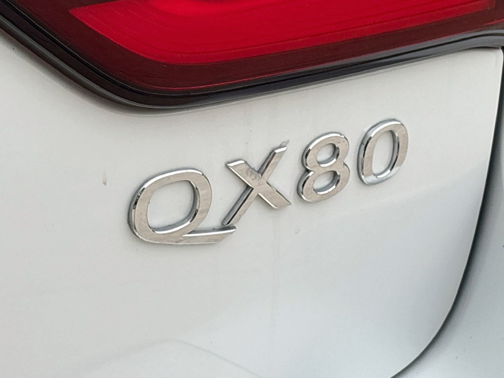 Used 2022 INFINITI QX80 Luxe w/ Cargo Package AWD/4WD image 9