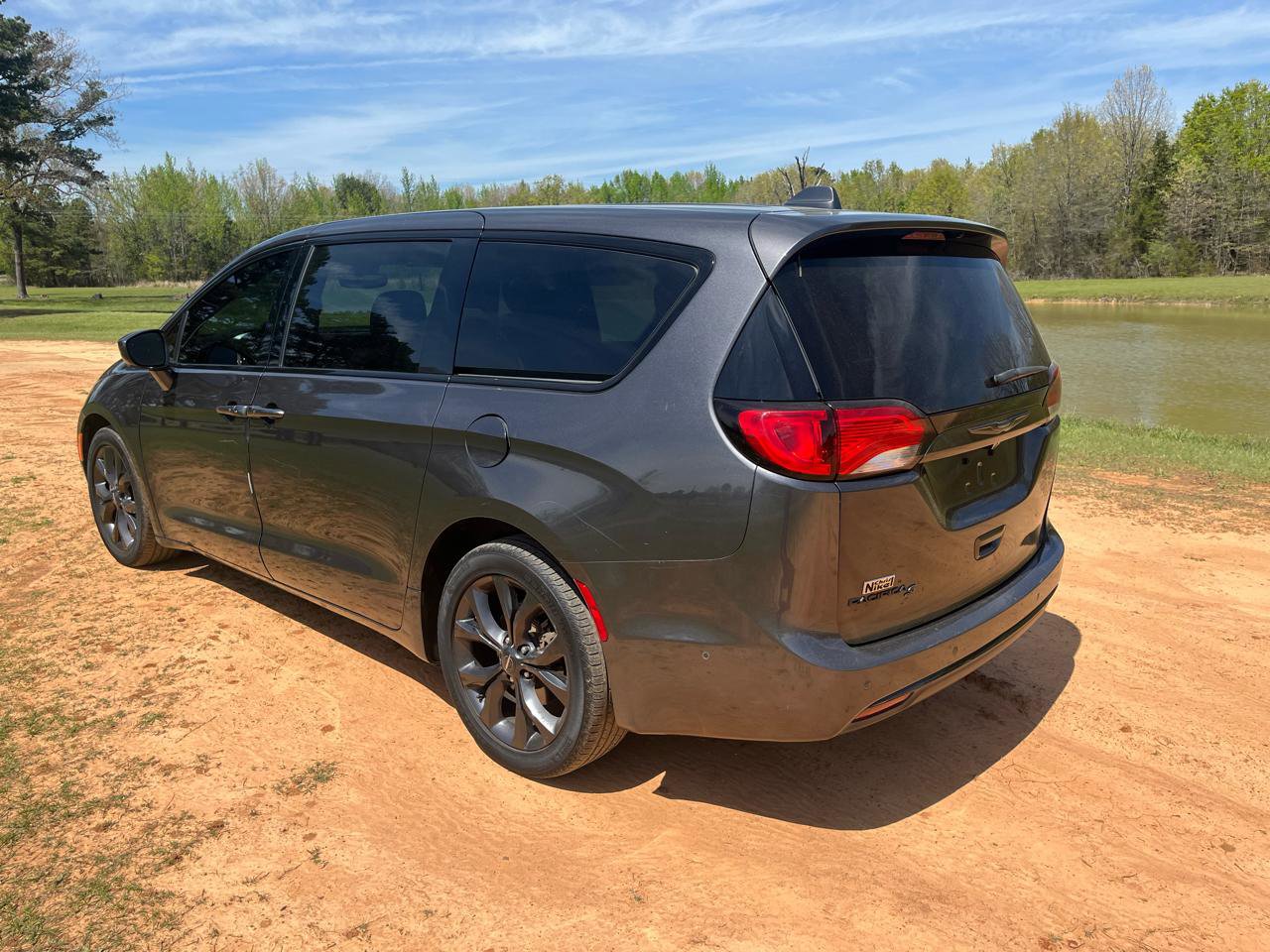 Used 2019 Chrysler Pacifica Touring Plus w/ Advanced Safetytec Group FWD image 6