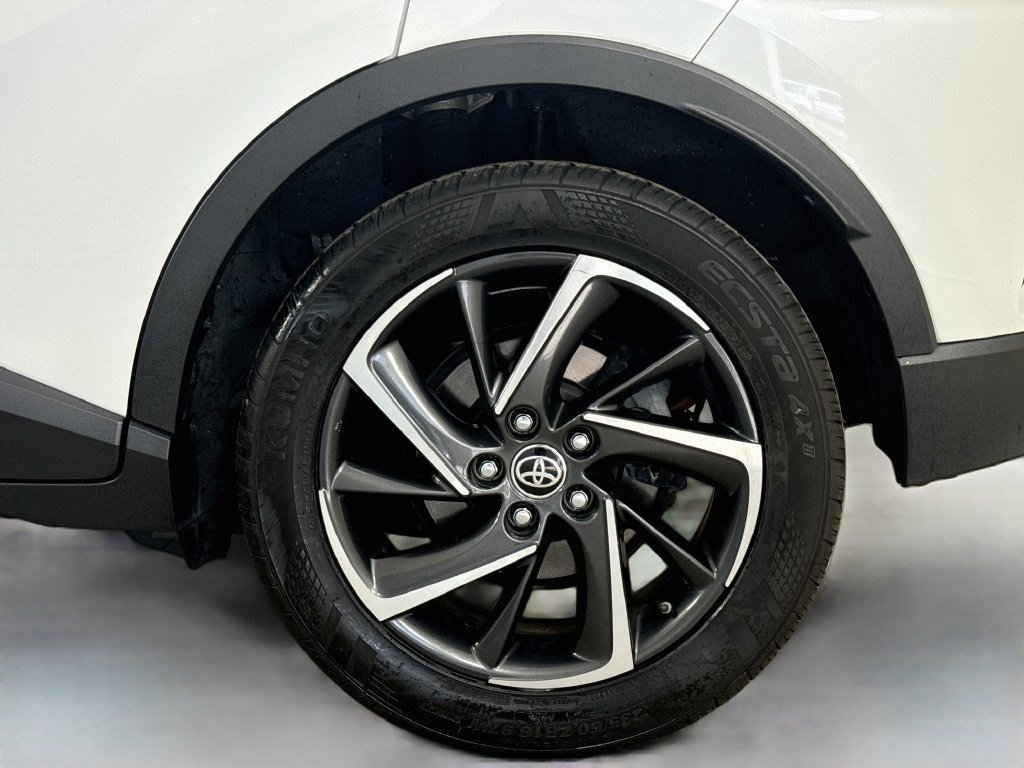 Used 2022 Toyota C-HR Limited FWD image 36
