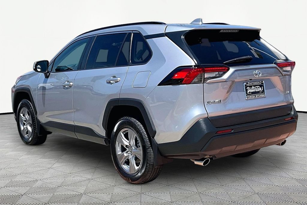 Used 2022 Toyota RAV4 XLE w/ Convenience Package FWD image 6