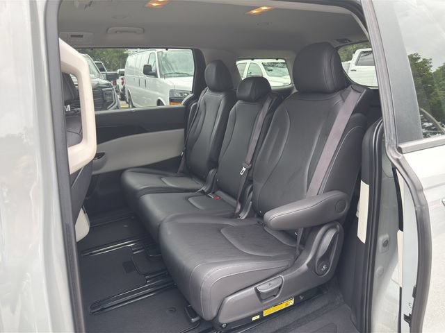 Used 2024 Kia Carnival EX FWD image 26