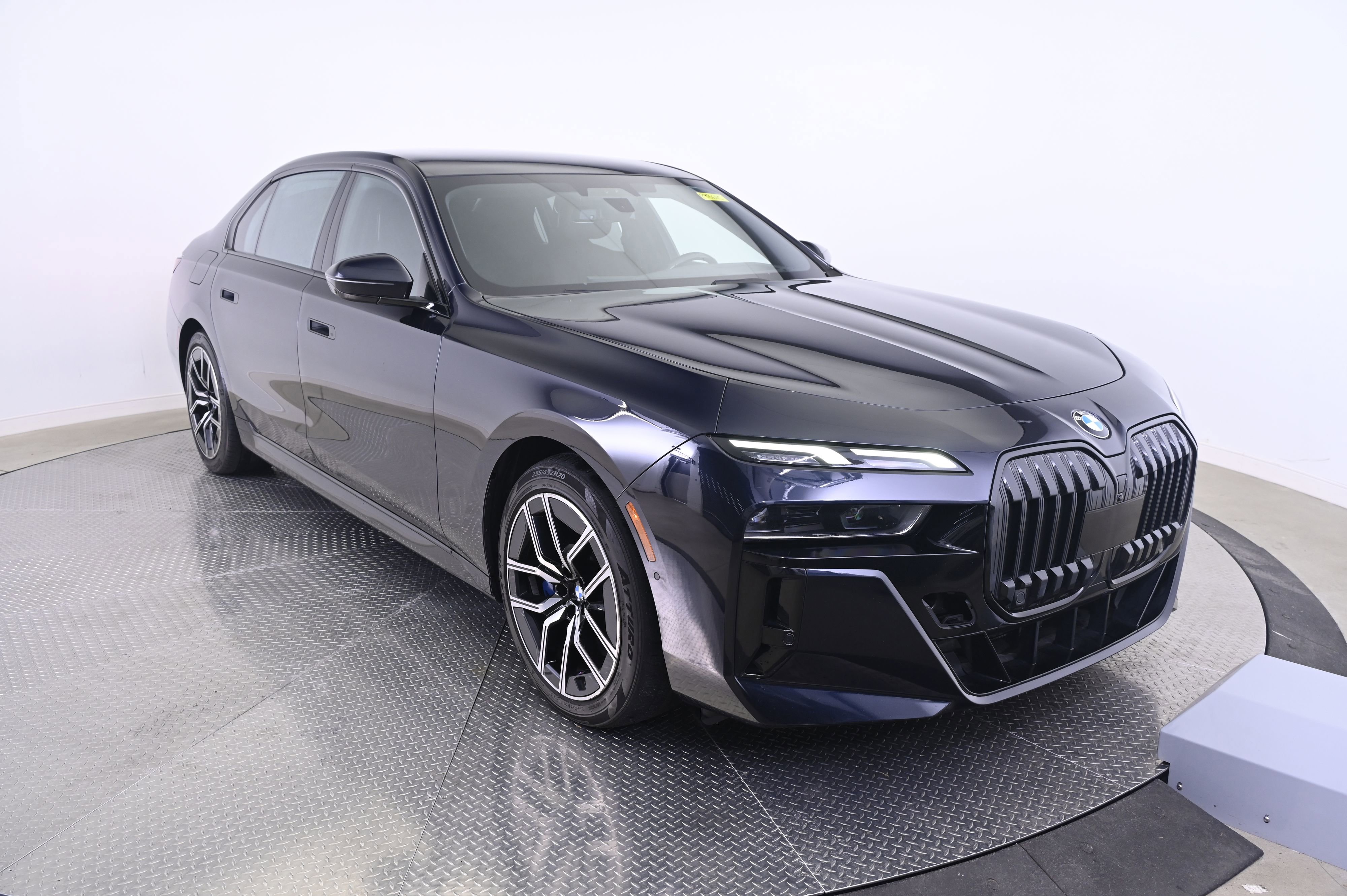 Used 2023 BMW 760i xDrive AWD/4WD image 9