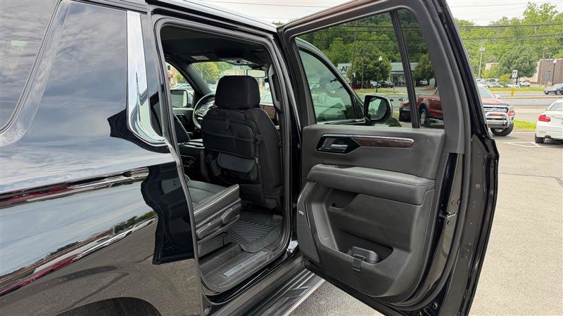 Used 2026 Chevrolet Suburban Premier RWD image 38
