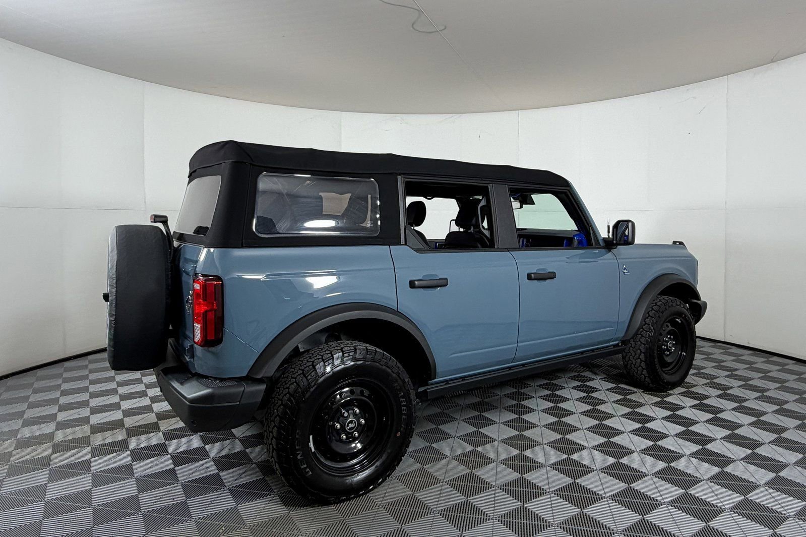 Used 2023 Ford Bronco Black Diamond image 4
