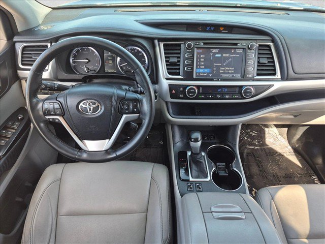 Used 2014 Toyota Highlander XLE AWD/4WD image 22