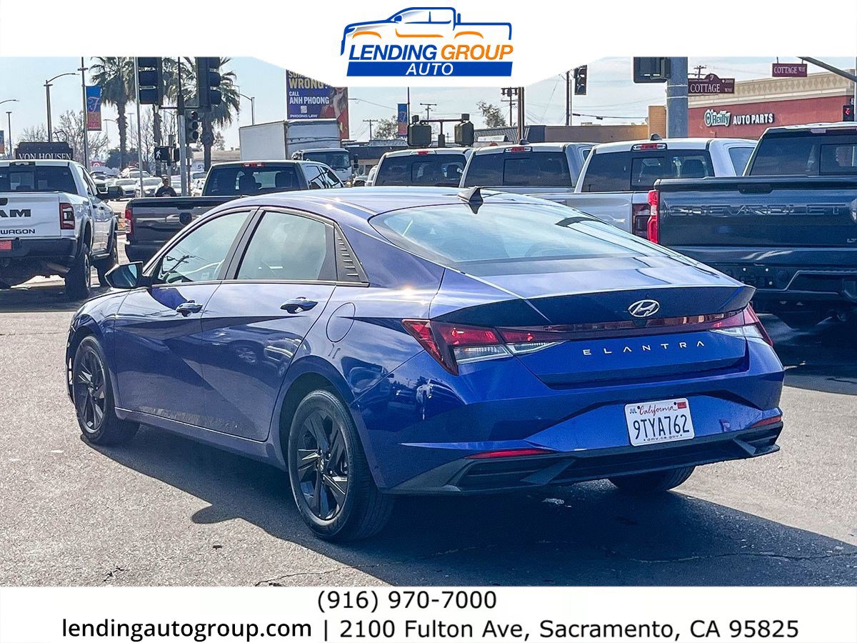 Used 2022 Hyundai Elantra SEL image 2