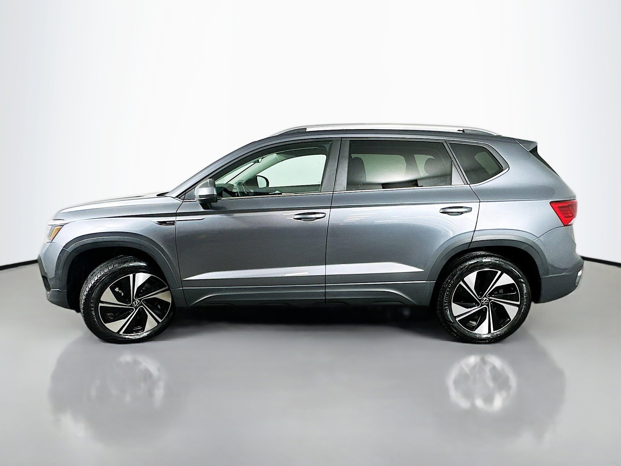 Used 2023 Volkswagen Taos SE AWD/4WD image 4