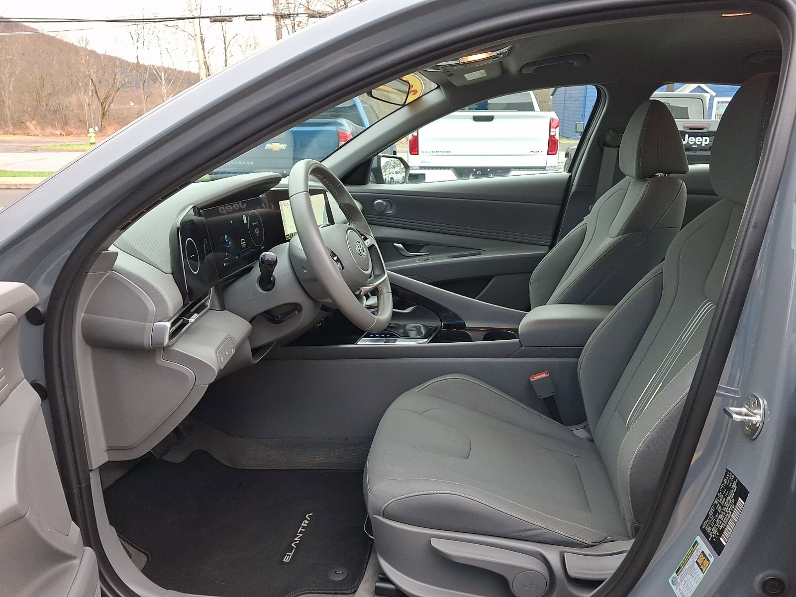 Used 2023 Hyundai Elantra SEL w/ Convenience Package image 13