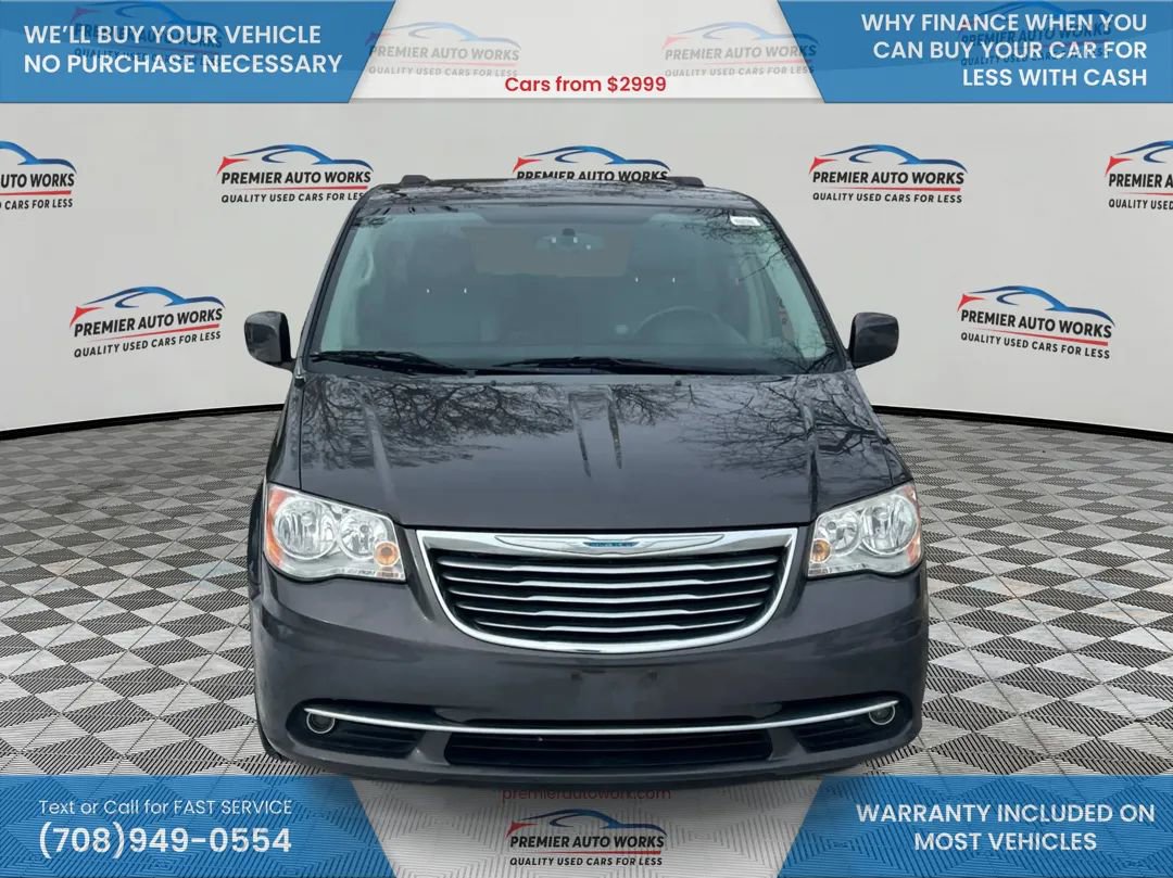 Used 2015 Chrysler Town & Country Touring image 2