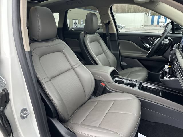 New 2025 Lincoln Corsair Reserve w/ Jet Appearance Package AWD/4WD image 28