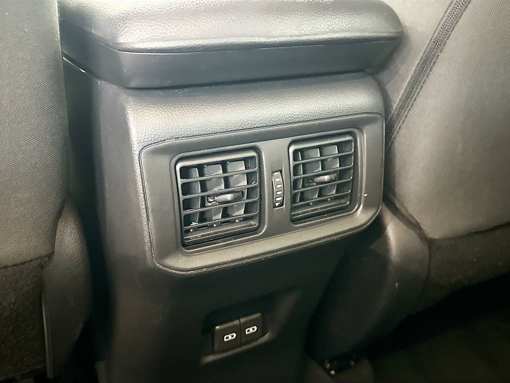 Used 2022 Toyota RAV4 XLE AWD/4WD image 24