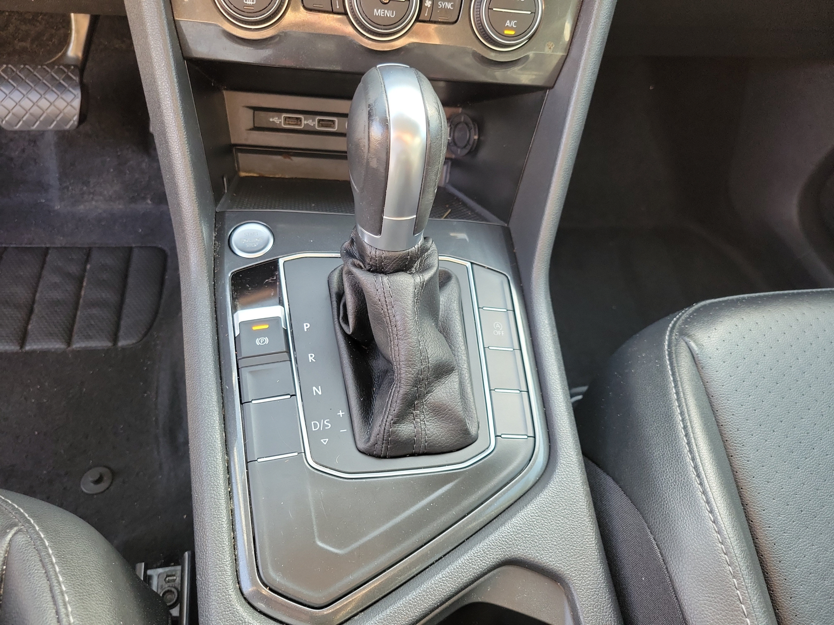 Used 2018 Volkswagen Tiguan SE w/ Panoramic Sunroof Package FWD image 20
