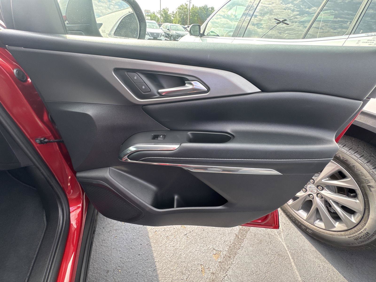 Used 2026 Chevrolet Traverse LT FWD image 19