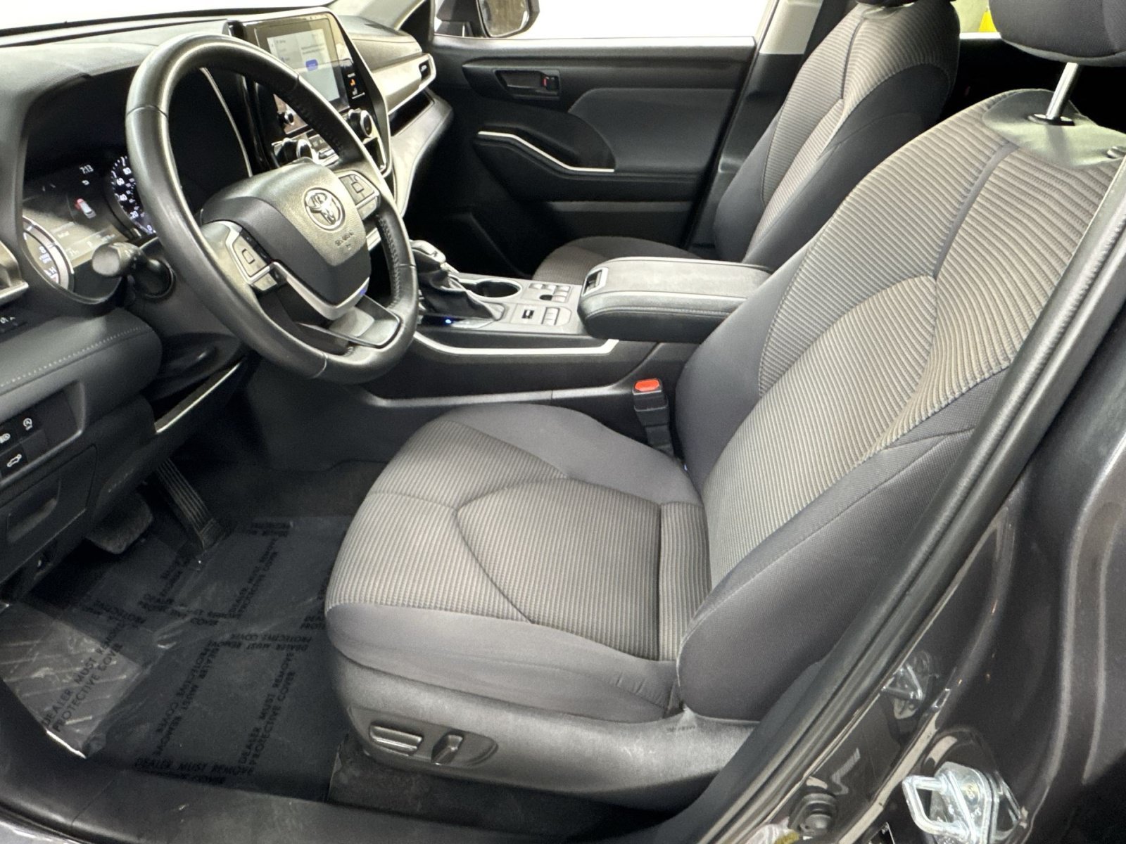 Used 2025 Toyota Highlander LE AWD/4WD image 16