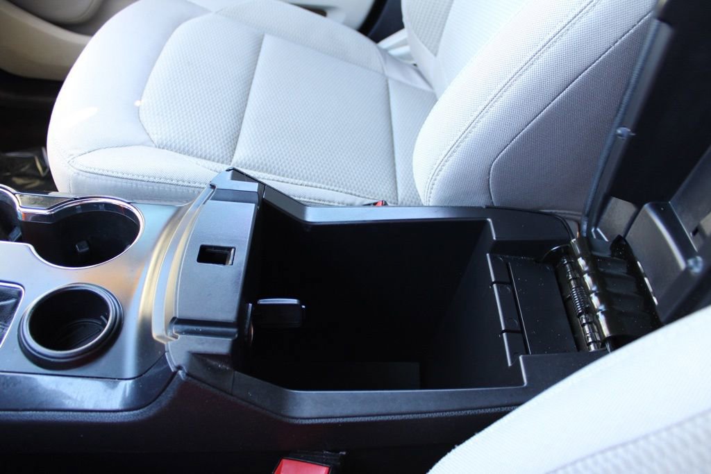 Used 2018 Ford Explorer XLT image 39