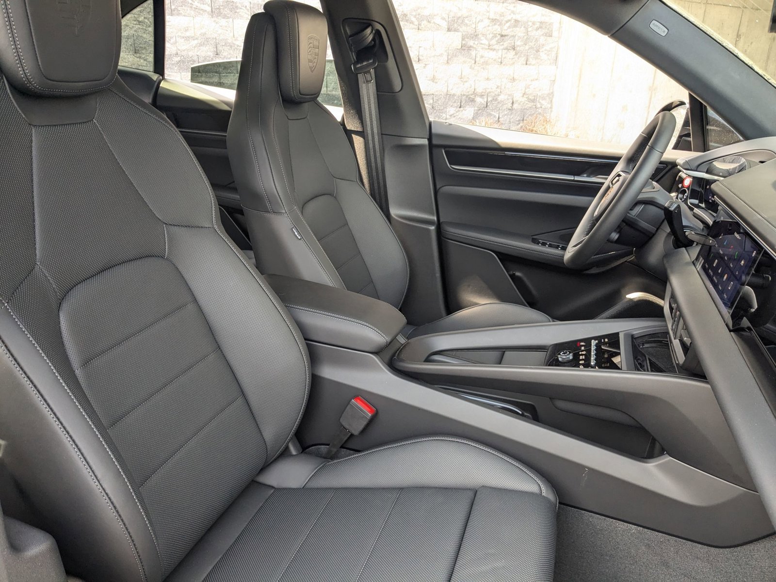 New 2025 Porsche Macan 4S Electric image 22