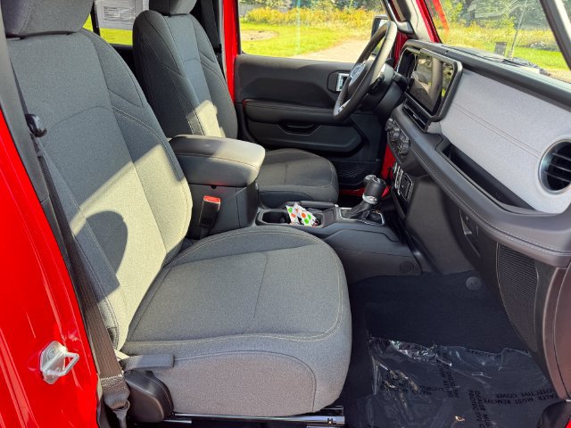 Certified 2025 Jeep Wrangler Unlimited Sahara AWD/4WD image 14