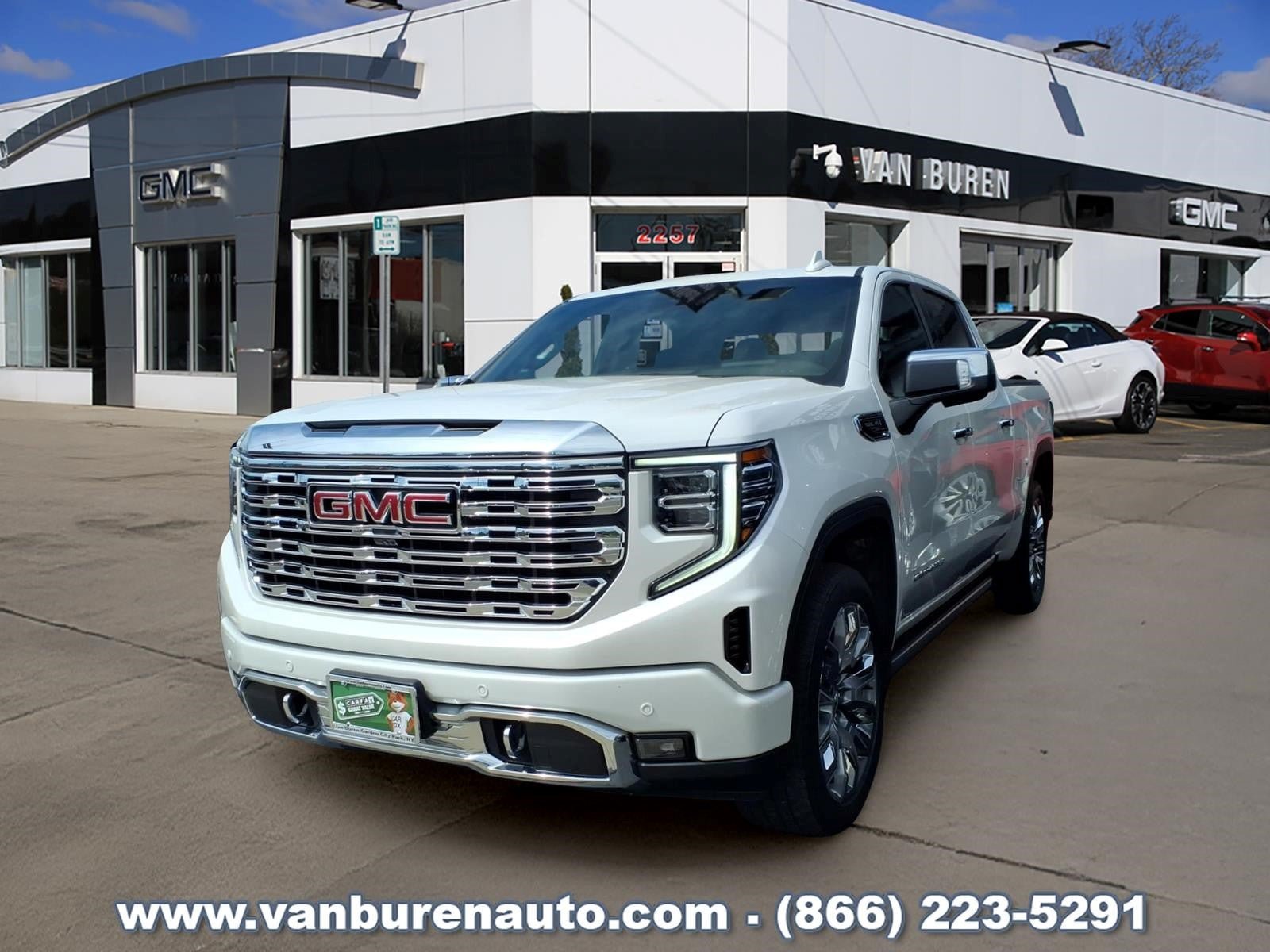 Used 2024 GMC Sierra 1500 Denali w/ Denali Reserve Package AWD/4WD image 1