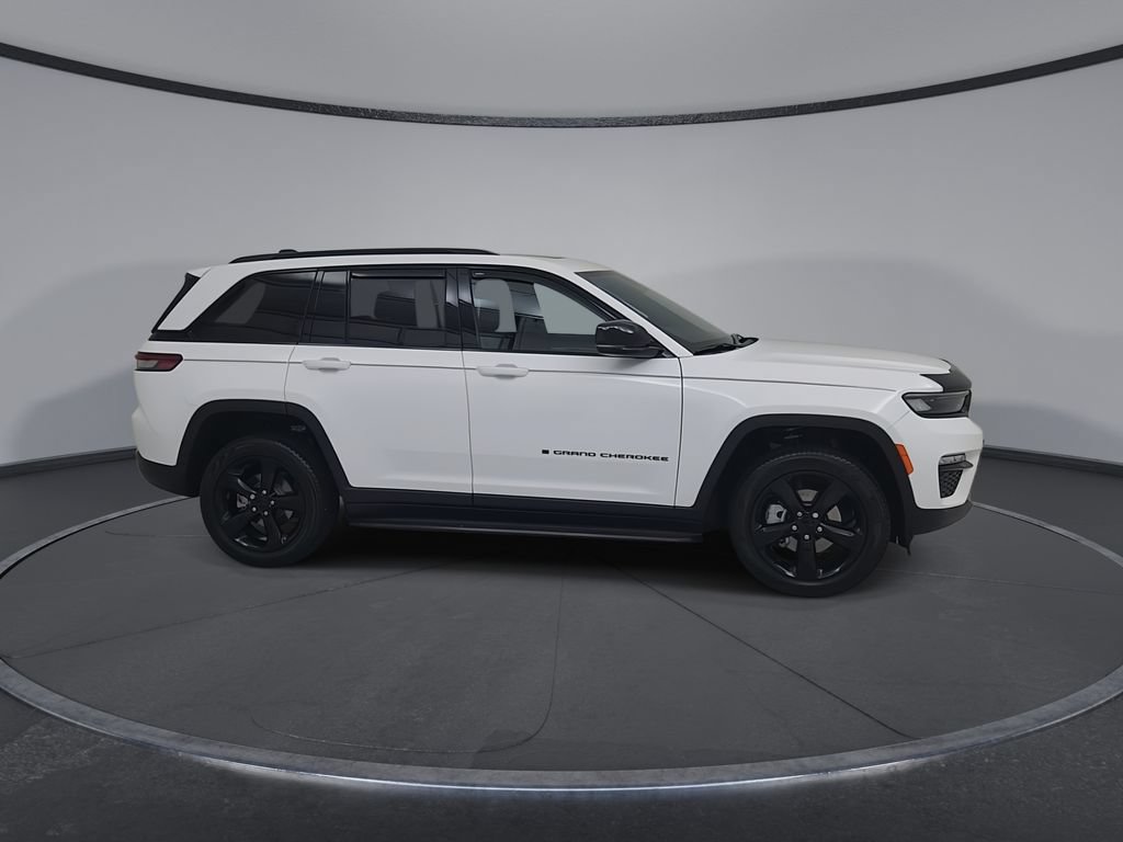 Certified 2025 Jeep Grand Cherokee Limited w/ Black Appearance Package AWD/4WD image 17