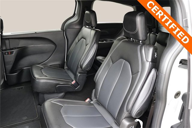 Used 2025 Chrysler Pacifica Select image 14