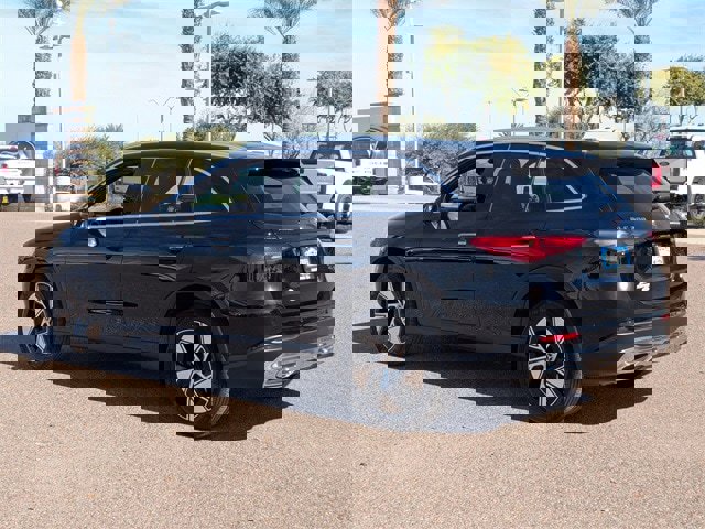 Used 2024 Mercedes-Benz GLC 300 4MATIC image 4