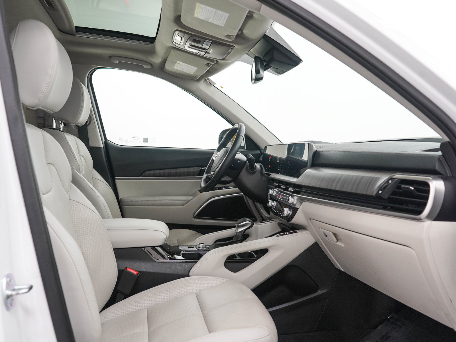 Used 2024 Kia Telluride EX w/ EX Captain's Chair Package AWD/4WD image 13