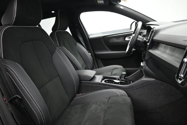 Used 2023 Volvo XC40 Recharge Plus AWD/4WD image 31