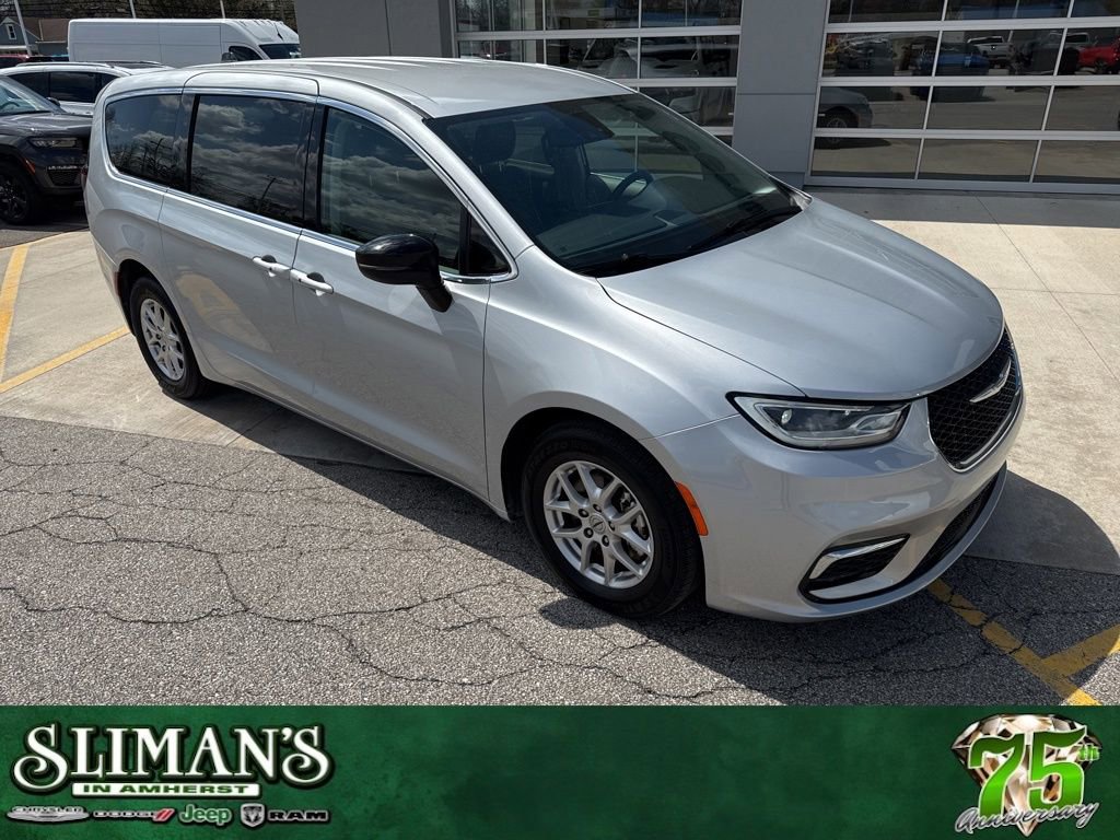Used 2024 Chrysler Pacifica Touring-L