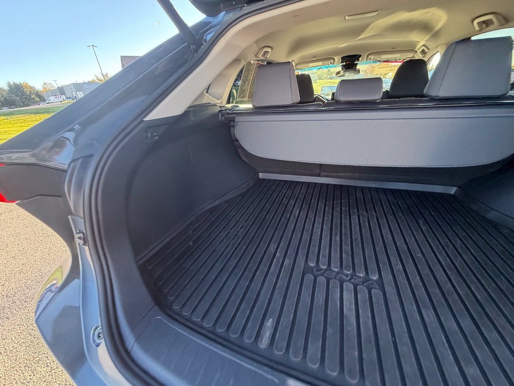 Used 2024 Toyota Venza LE AWD/4WD image 42
