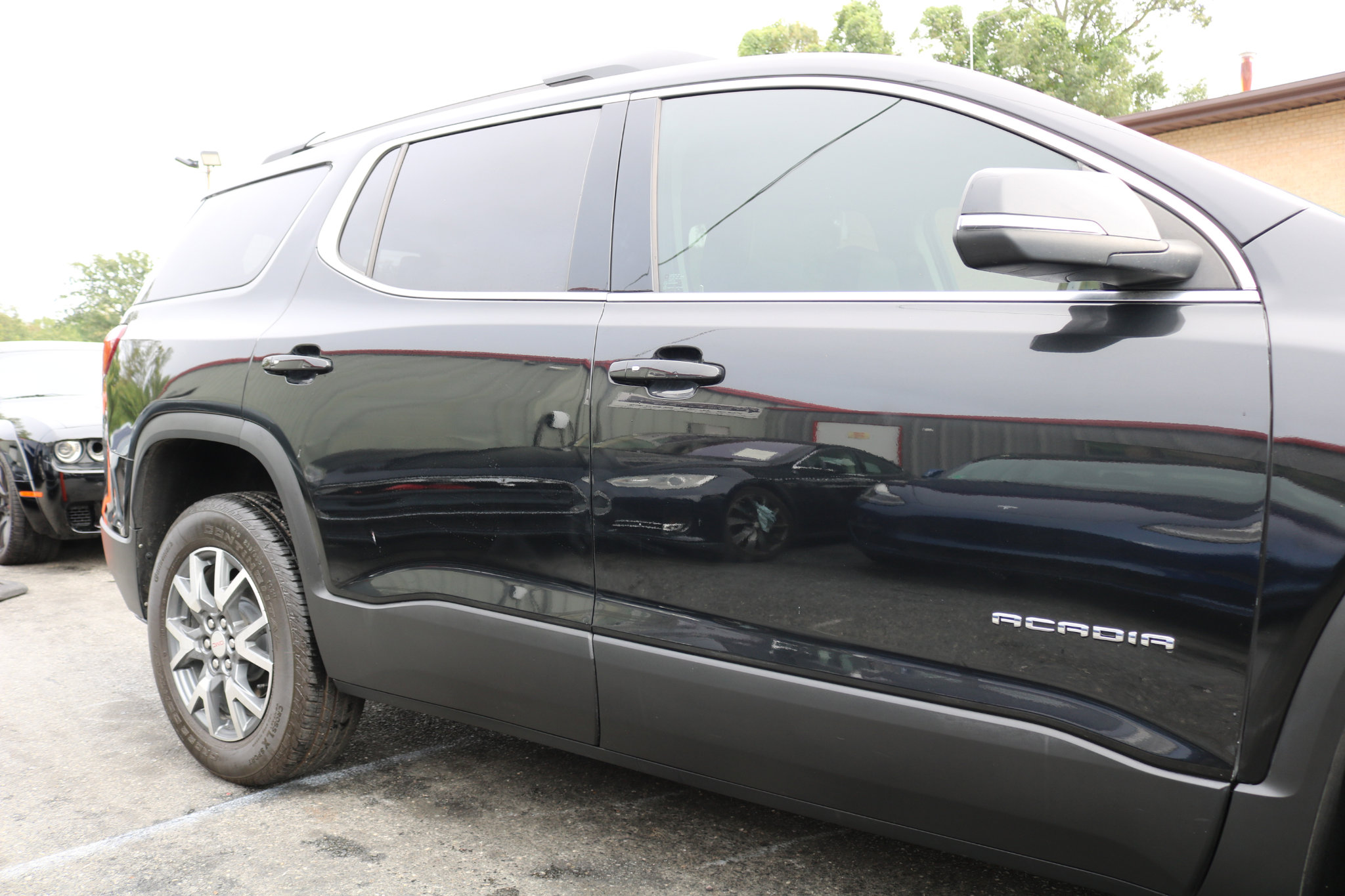 Used 2023 GMC Acadia SLT image 9