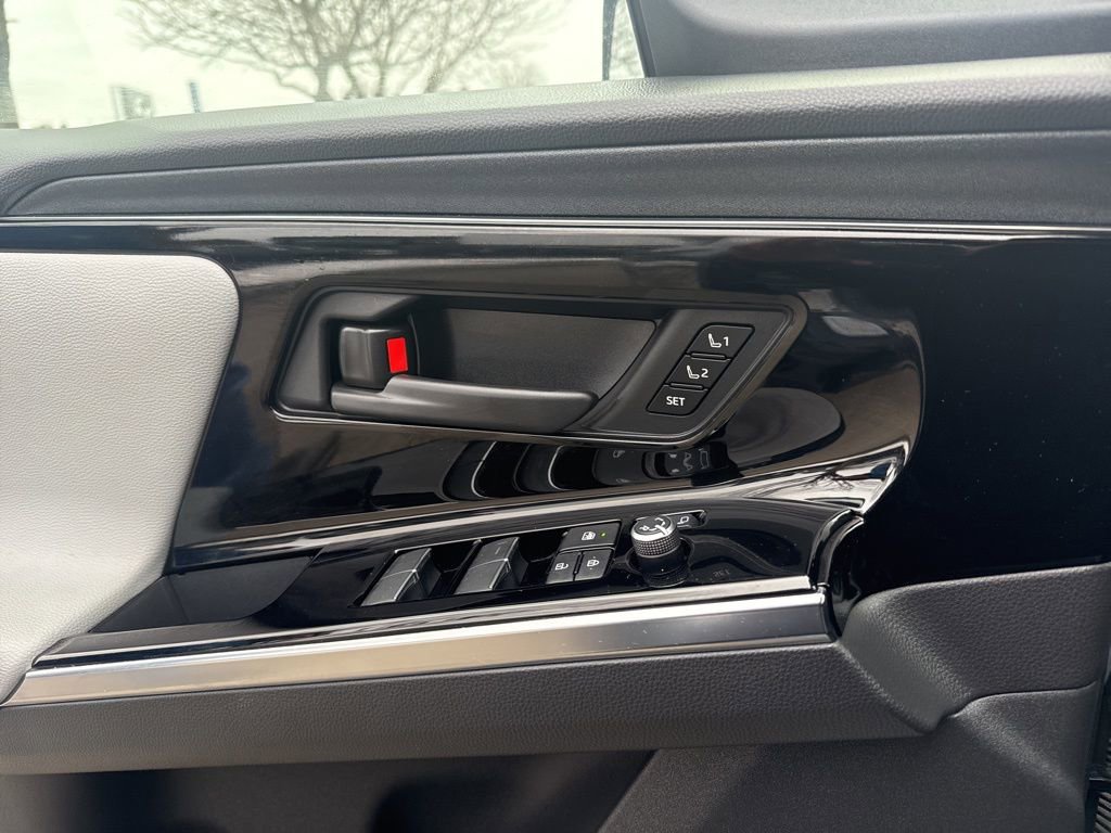 Used 2023 Subaru Solterra Limited image 15