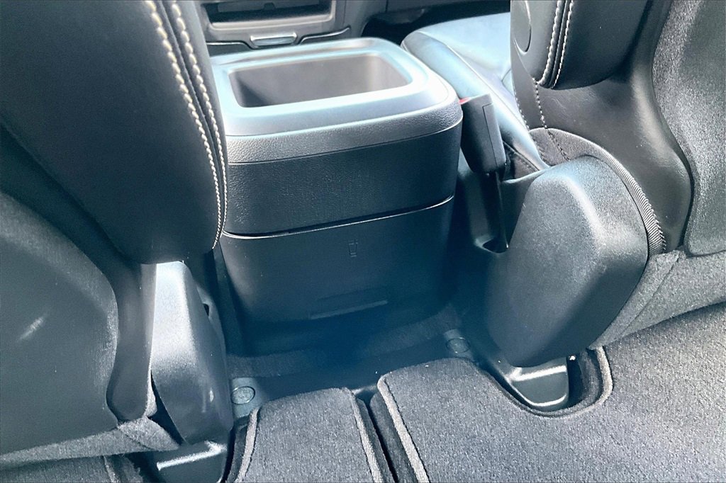 Used 2025 Chrysler Pacifica Select image 34
