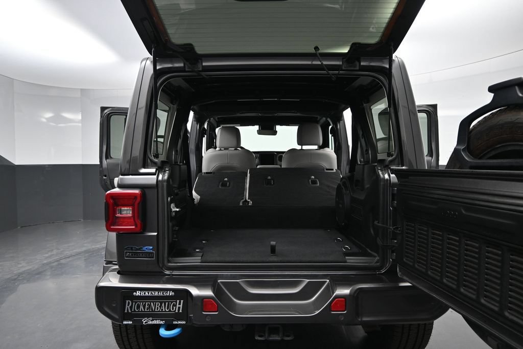Used 2021 Jeep Wrangler Unlimited Sahara AWD/4WD image 18