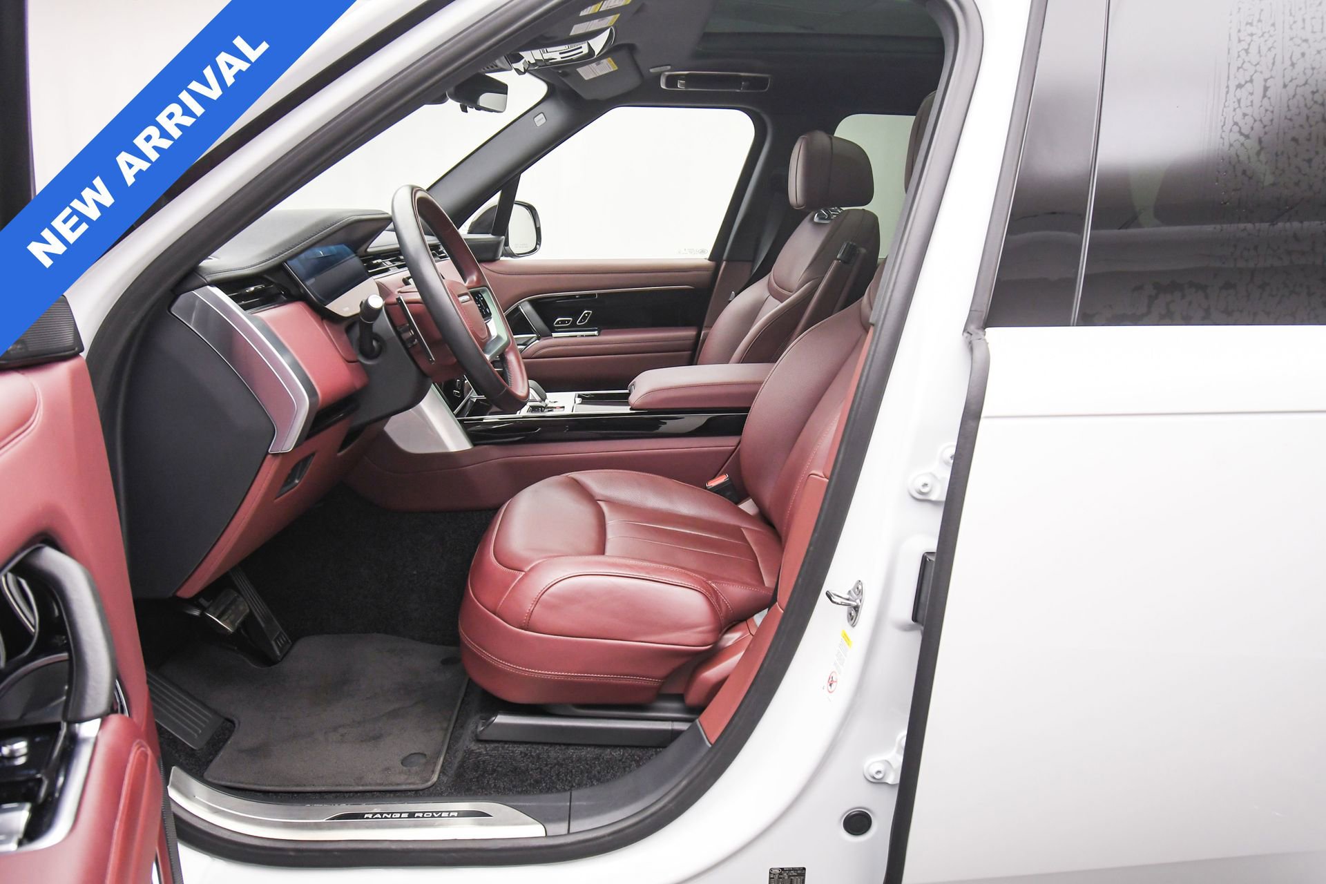 Used 2025 Land Rover Range Rover SE image 20