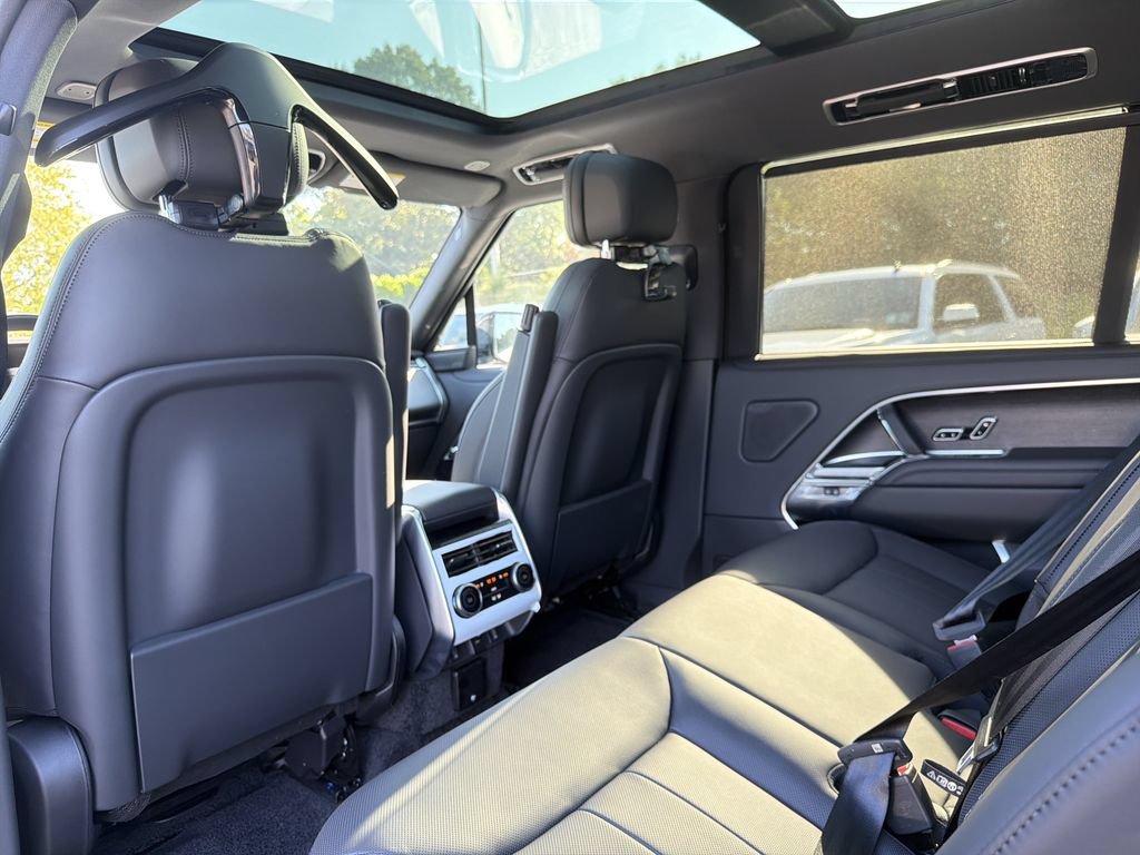 New 2026 Land Rover Range Rover Long Wheelbase SE AWD/4WD image 11