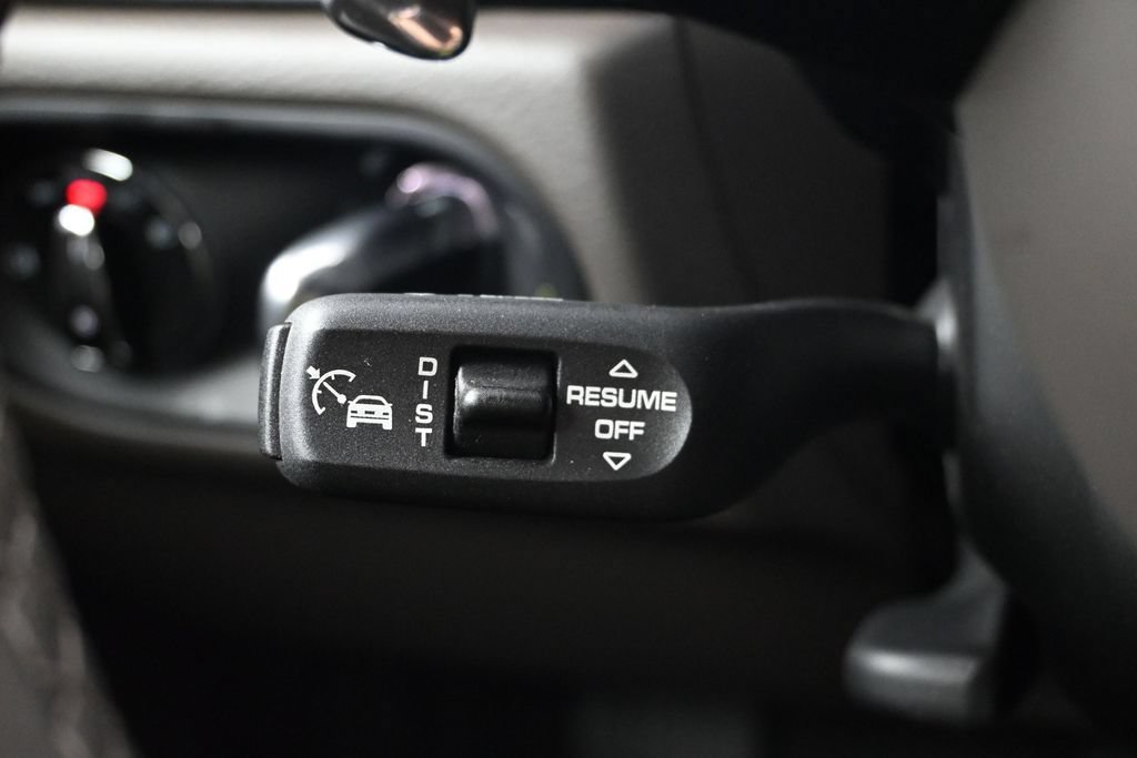 Certified 2023 Porsche Macan AWD/4WD image 21