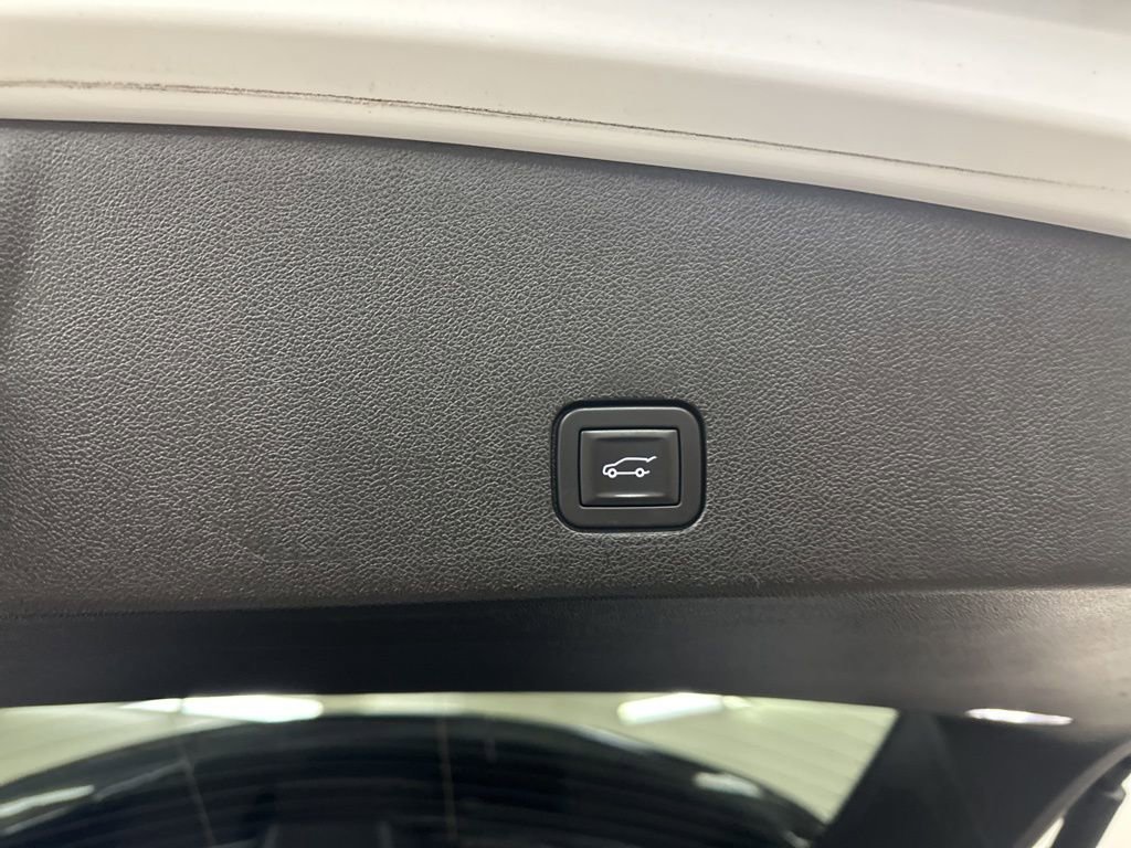 Used 2025 Cadillac XT6 Premium Luxury image 26