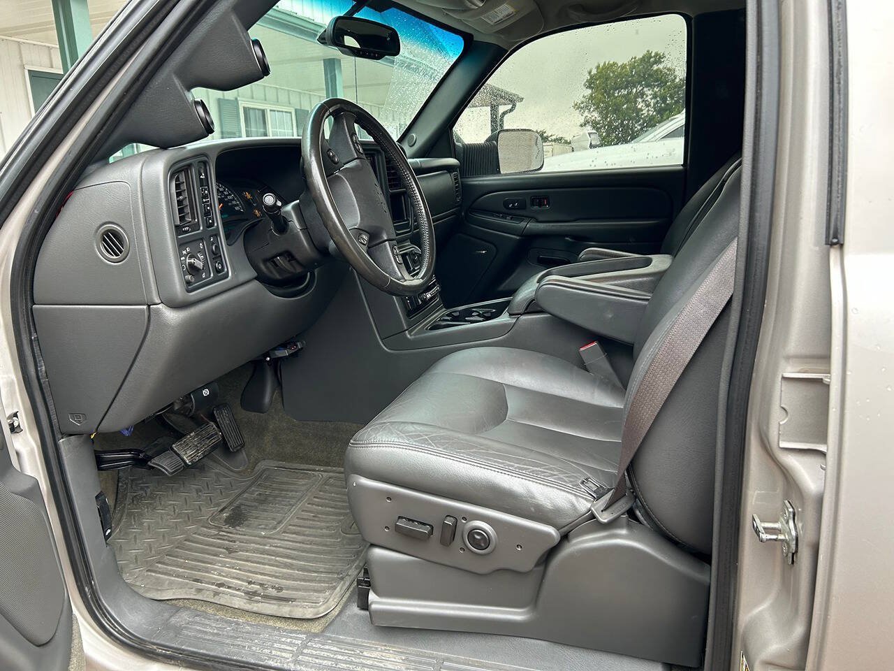 Used 2004 Chevrolet Silverado 3500 4x4 Crew Cab w/ Heavy-Duty Power Package image 14