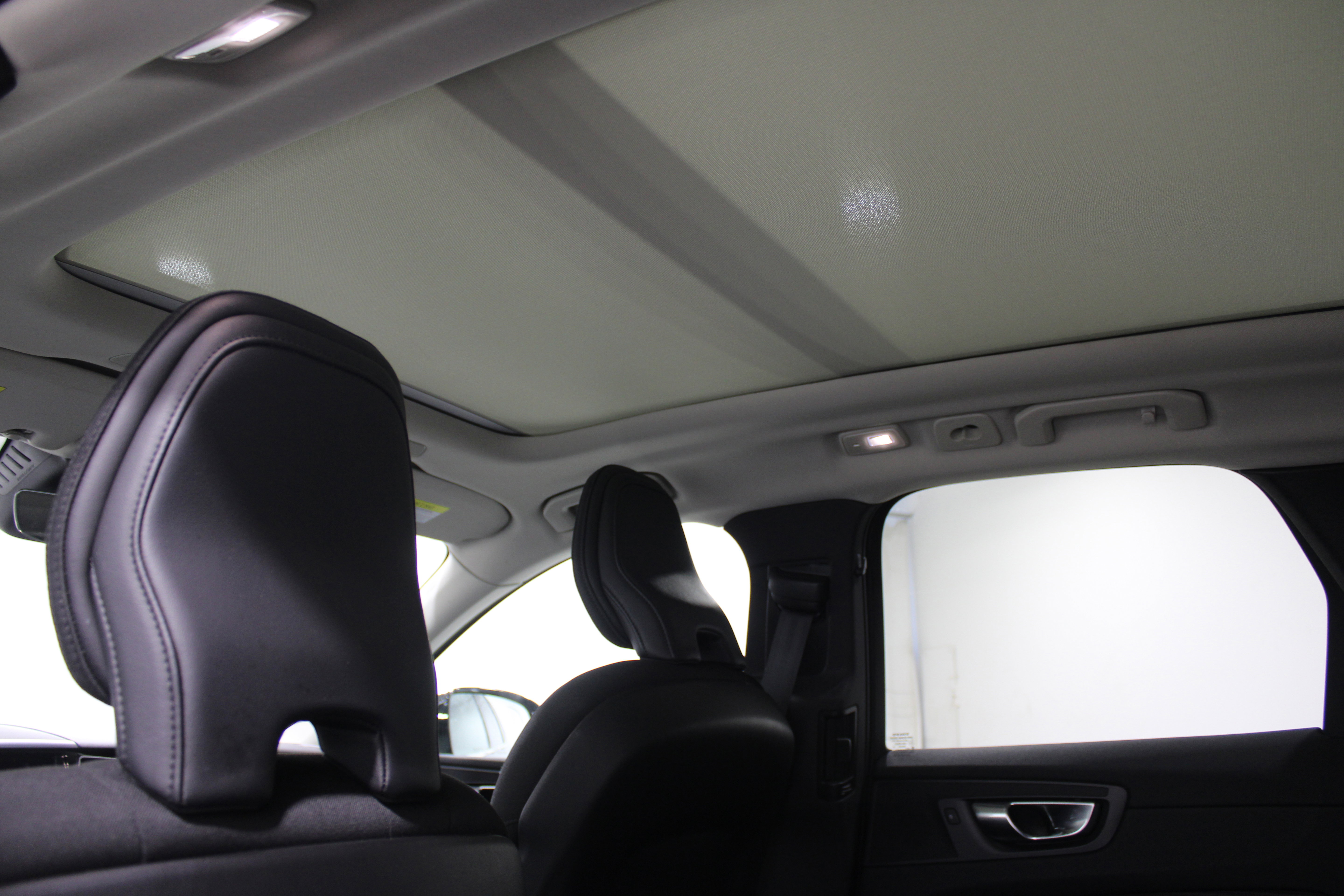 Used 2022 Volvo XC60 B5 Momentum AWD/4WD image 19
