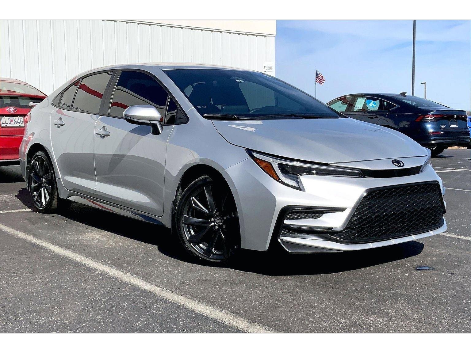 Used 2024 Toyota Corolla SE image 2