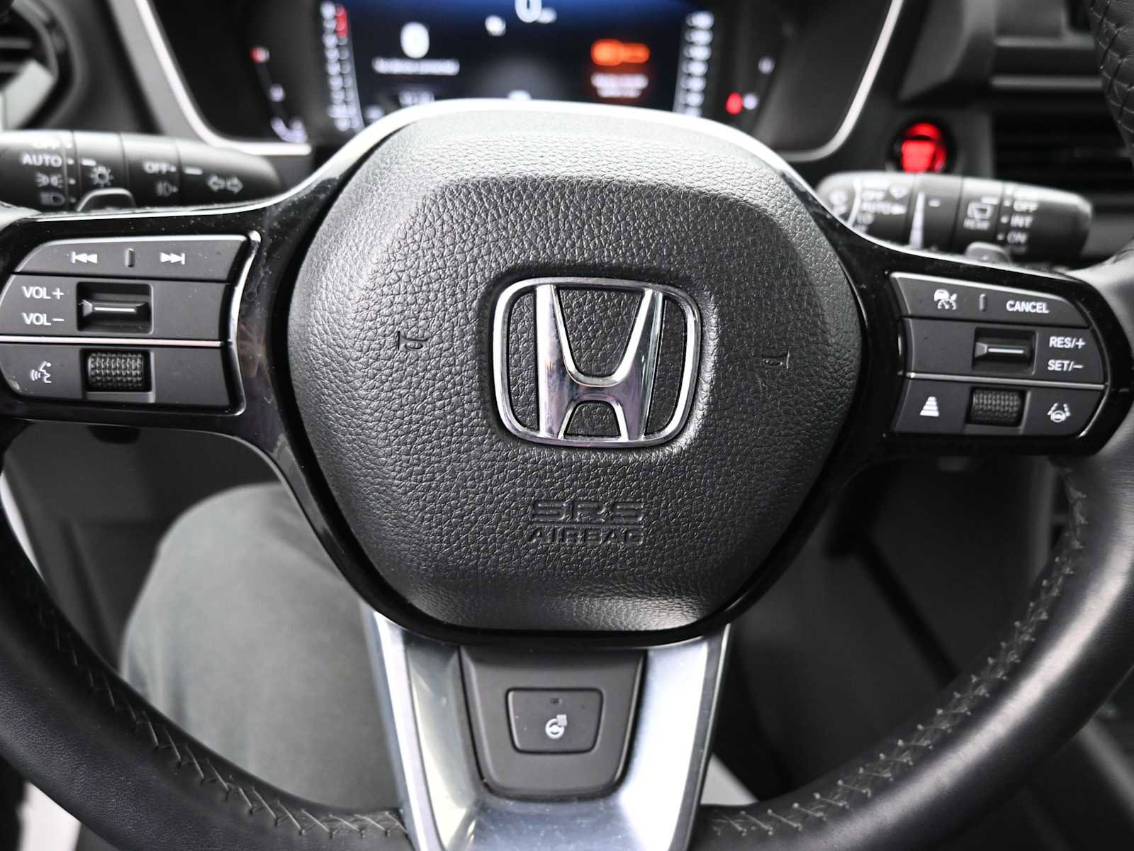 Used 2023 Honda Pilot Elite image 6