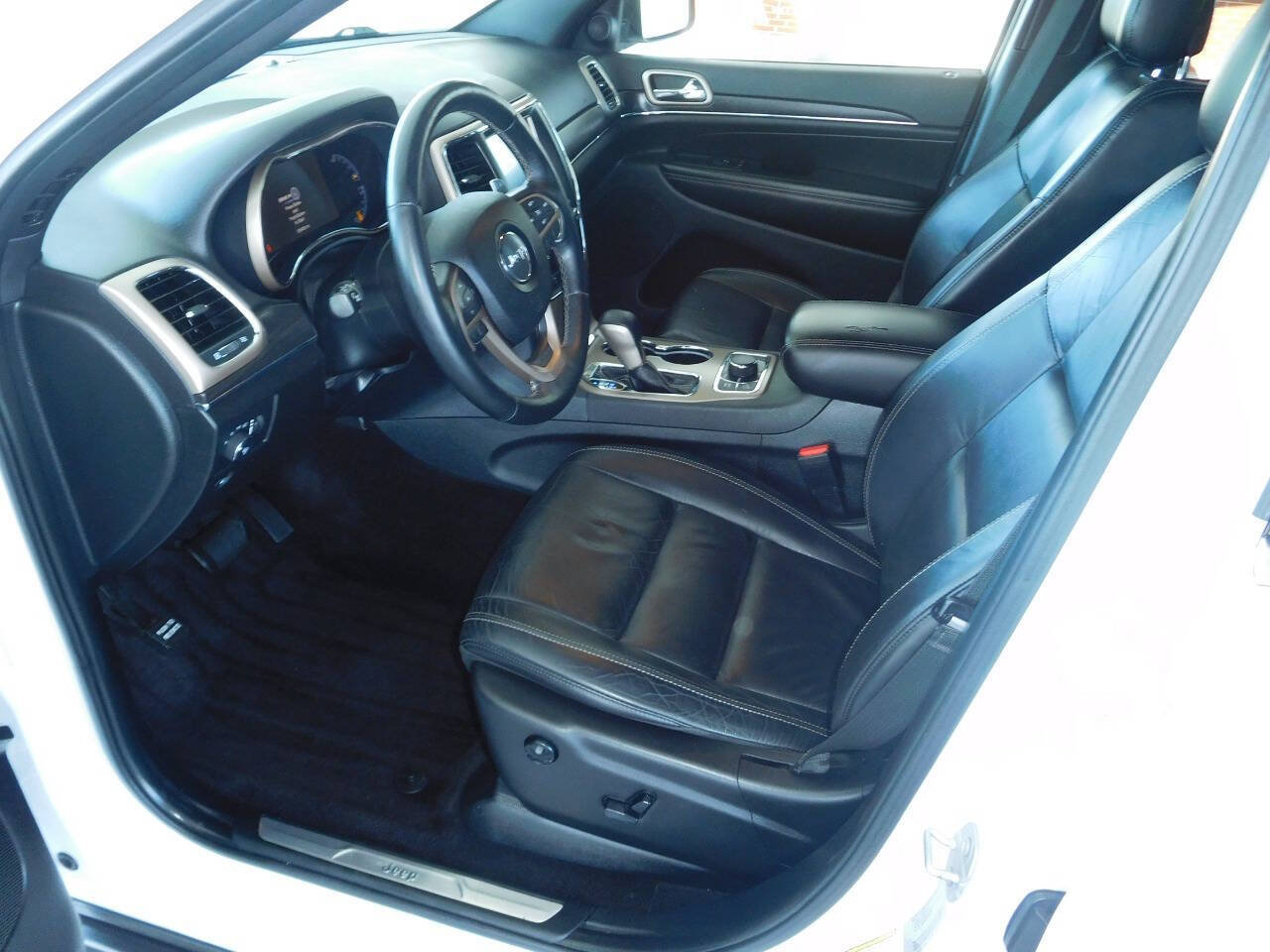 Used 2017 Jeep Grand Cherokee Limited AWD/4WD image 10