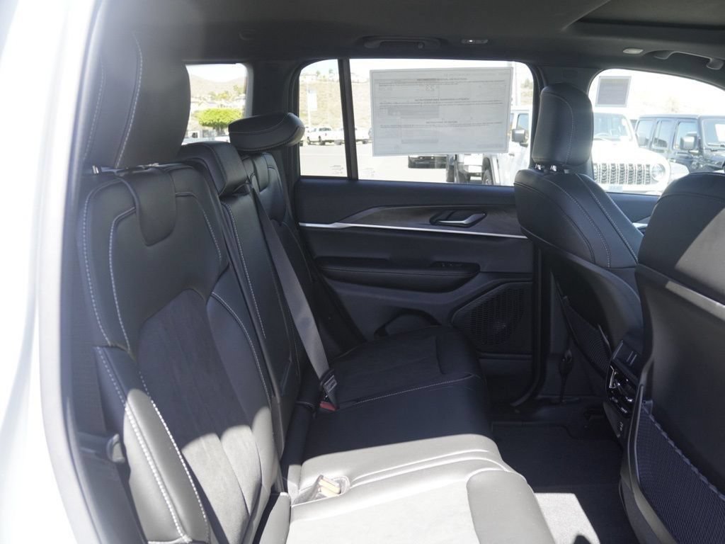 New 2026 Jeep Grand Cherokee Altitude AWD/4WD image 10