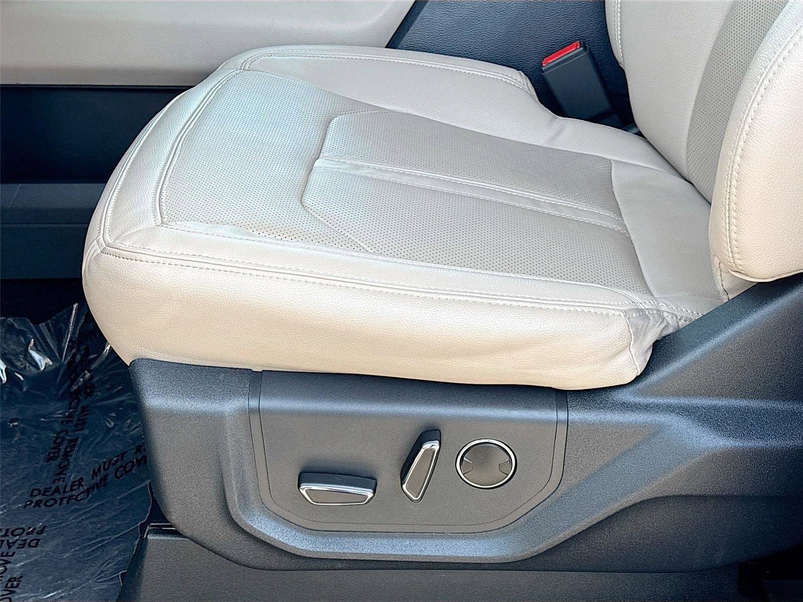 Used 2024 Ford Expedition Limited image 23