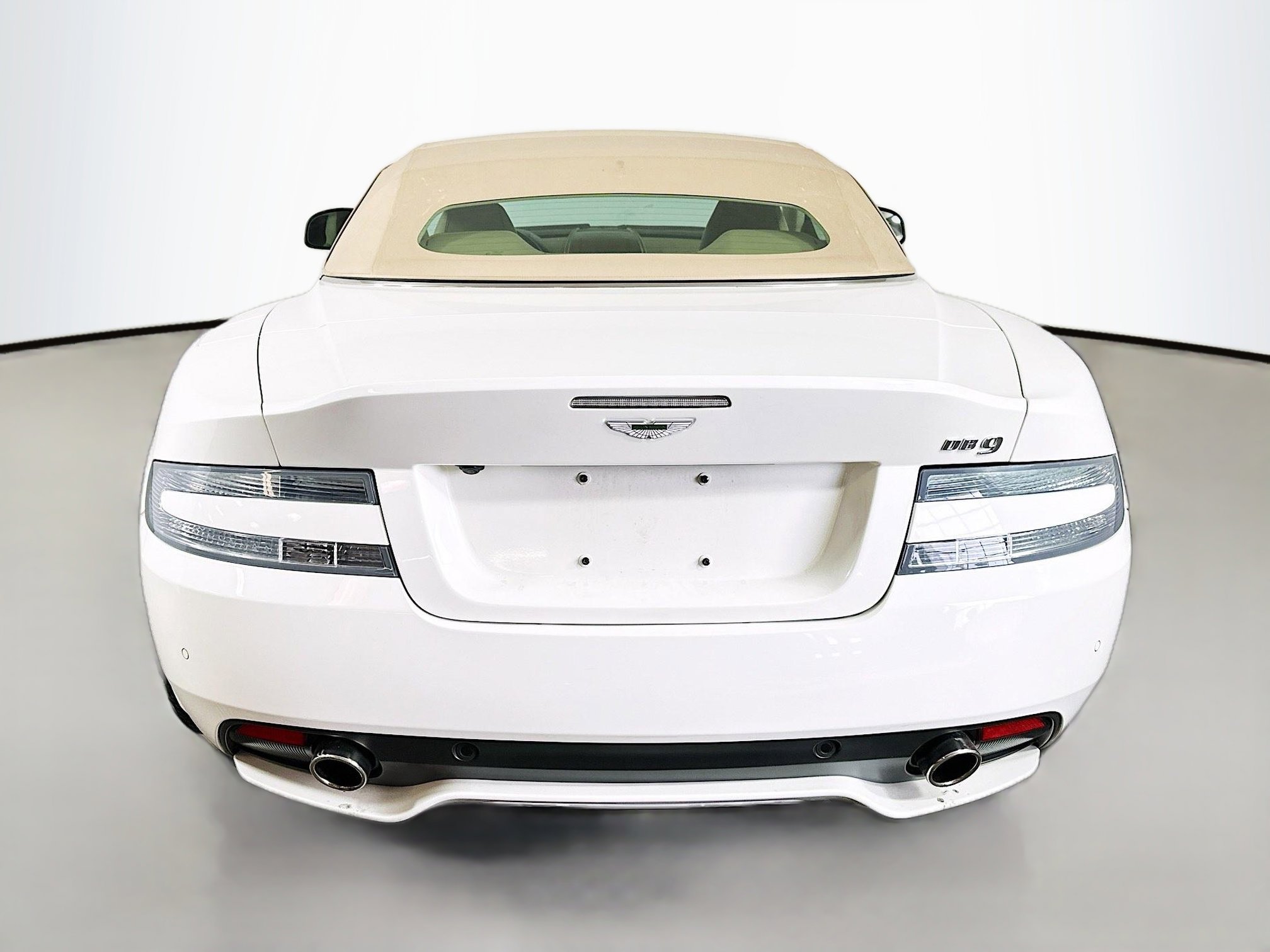 Used 2015 Aston Martin DB9 Volante image 6