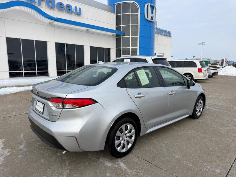 Used 2023 Toyota Corolla LE image 2